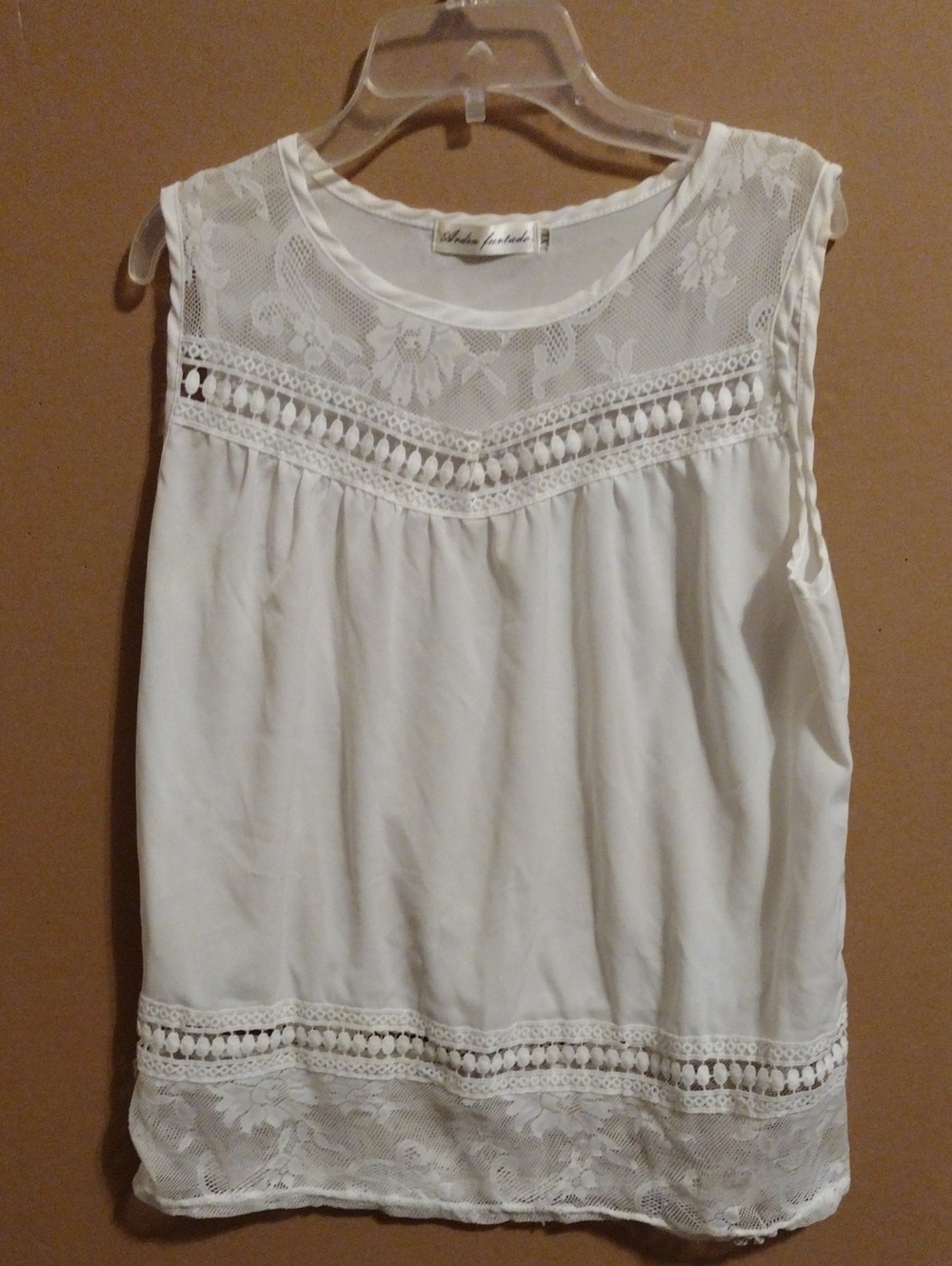 Women’s White Lace Yoke Sleeveless Camisole